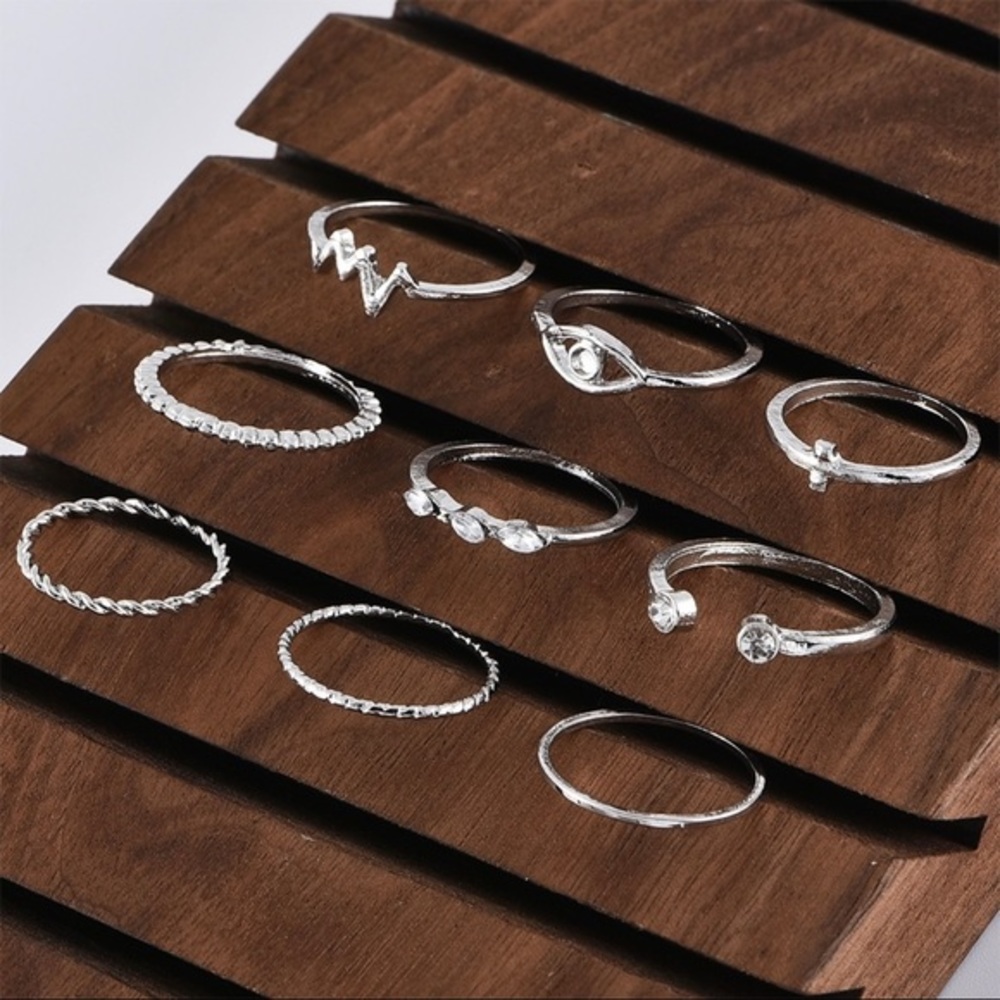 3/$30 🤍 Dainty Ring Set - Picture 4 of 5